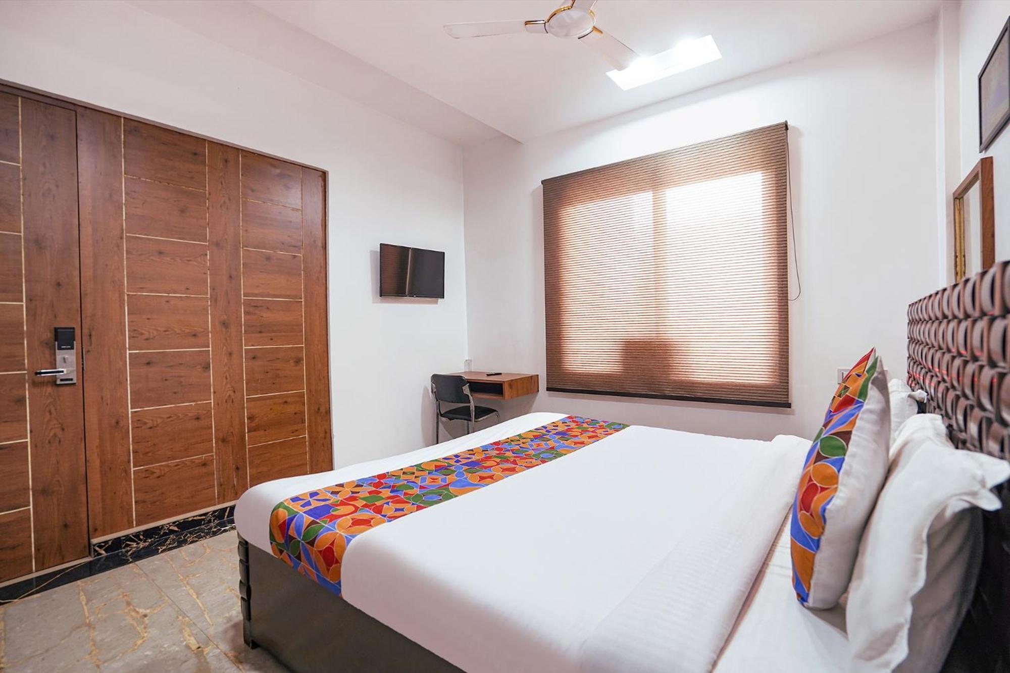 Fabhotel Villa De Benares Екстериор снимка